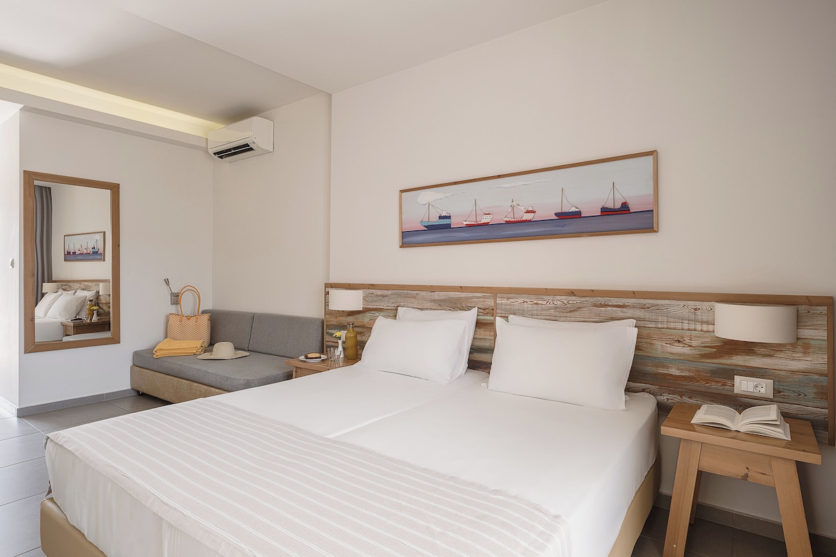Standard Studio | In-room safe, desk, iron/ironing board (on request), free WiFi