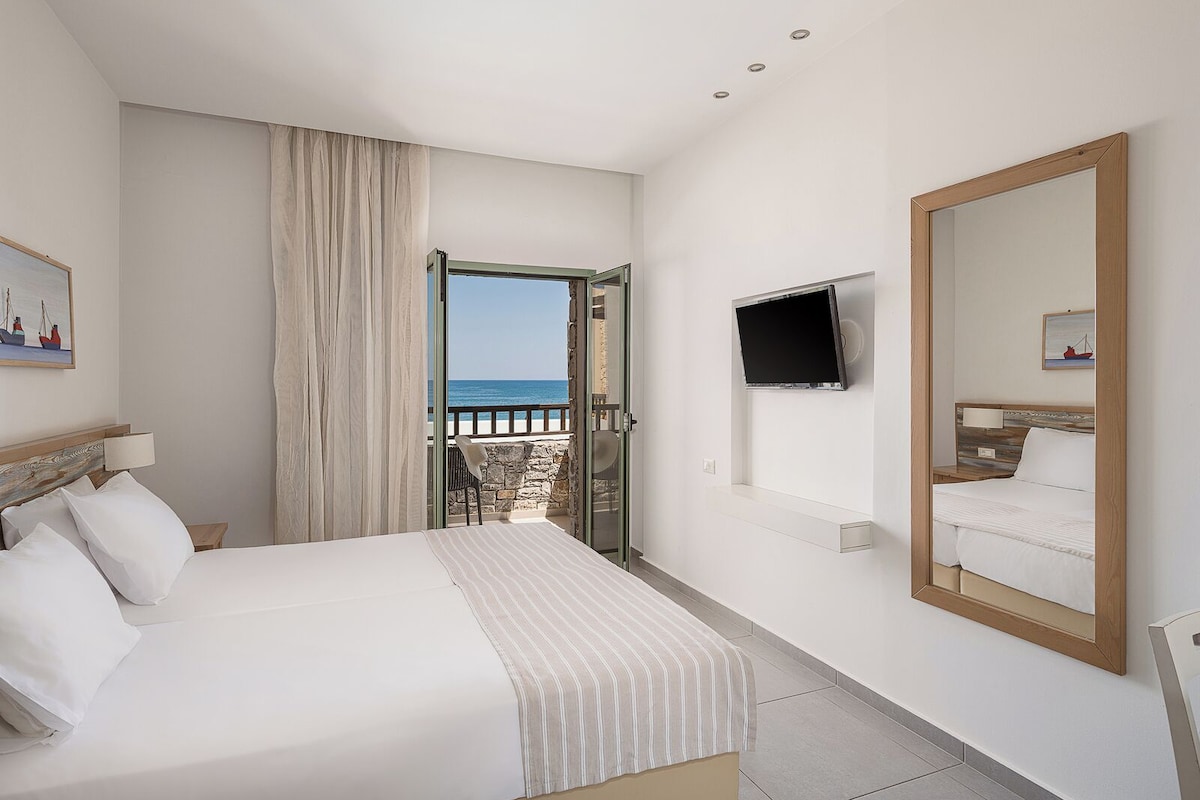 Panoramic Studio | In-room safe, desk, iron/ironing board (on request), free WiFi