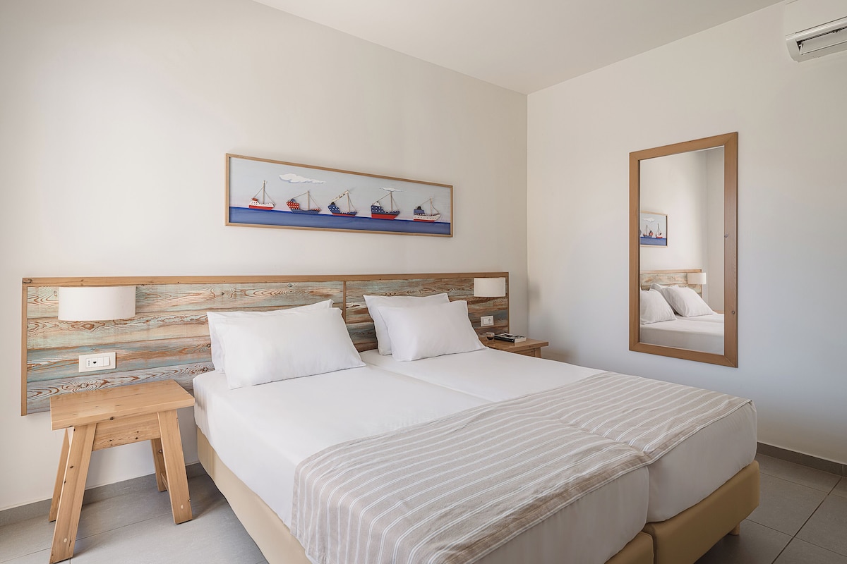 Standard Apartment | In-room safe, desk, iron/ironing board (on request), free WiFi