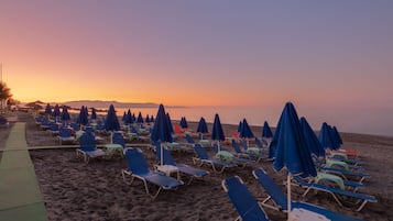 Trên bãi biển, quán bar trên bãi biển