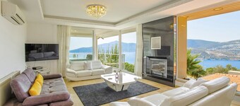 An exclusive very private villa with stunning sea views