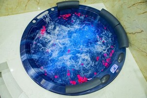 Bañera de hidromasaje interior