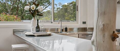 冷蔵庫、電子レンジ、オーブン、食器洗い機