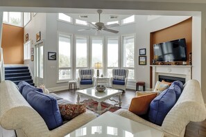 Smart-TV, DVD-spiller, bordtennis og bøker