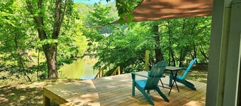 3 bed/2 bath Cozy Cabin on the Coosawattee River with HotTub & Fireplace