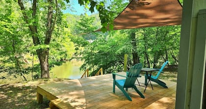 Riverfront Ellijay Cabin - Hot Tub - Arcade - Resort Pools - 3 Bedroom Sleeps 6