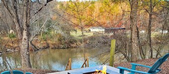3 bed/2 bath Cozy Cabin on the Coosawattee River with HotTub & Fireplace