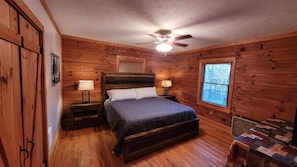 3 bedrooms, desk, travel crib, free WiFi
