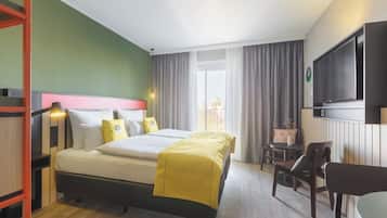 Premium-Zimmer, 1 Queen-Bett, Kochnische | Allergikerbettwaren, schallisolierte Zimmer, kostenlose Babybetten