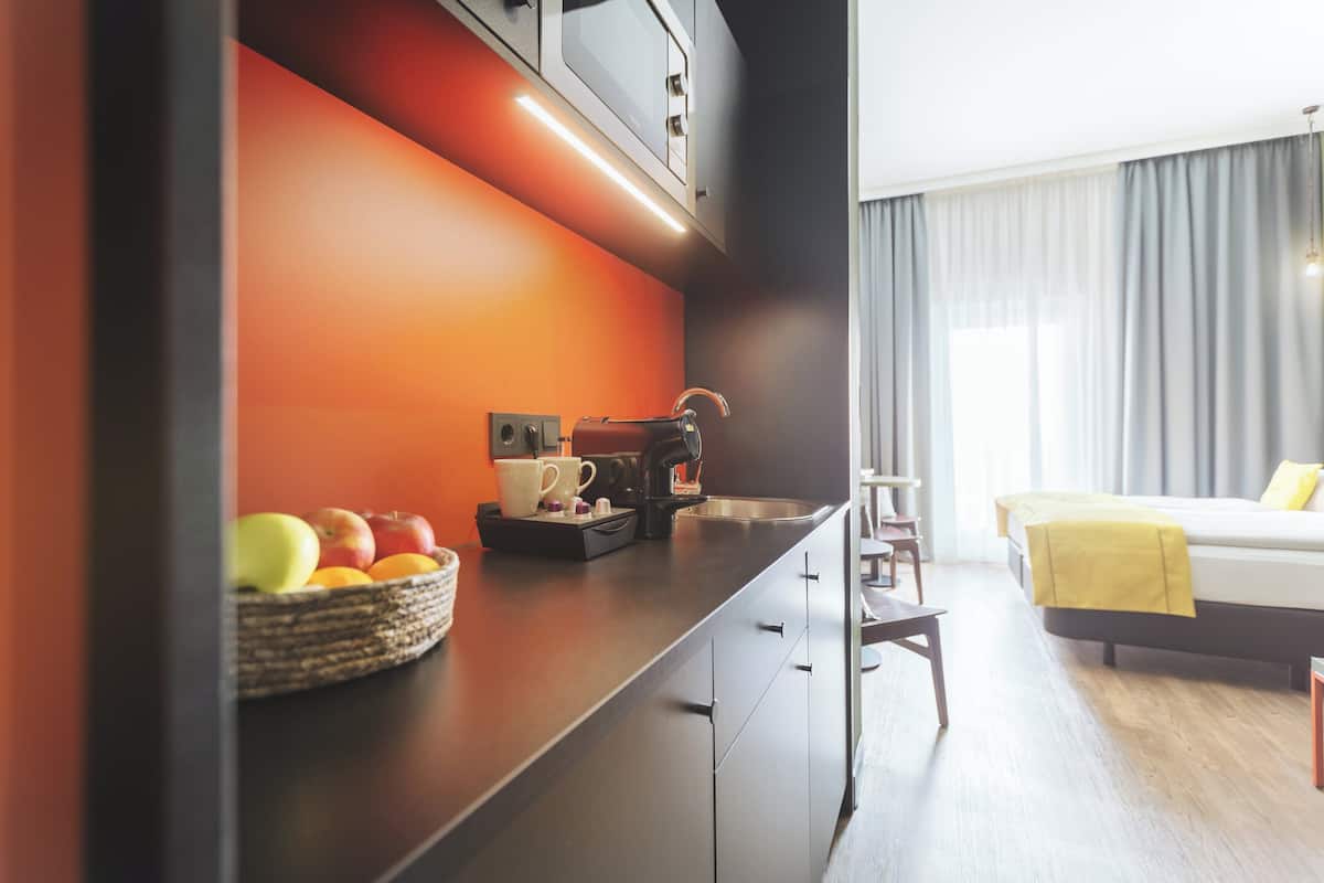 Premium Room, 1 Queen Bed, Kitchenette