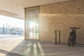 Bicycling - Holiday Inn - the niu, Amity Potsdam by IHG (Potsdam)