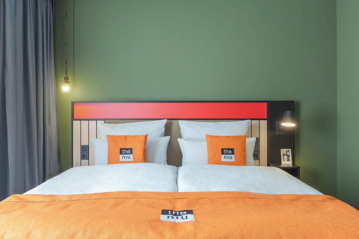 Hypo-allergenic bedding, soundproofing, bed sheets