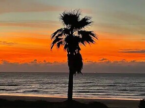 Beach nearby, sun-loungers, beach towels