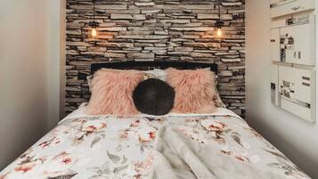 2 bedrooms, WiFi, bed sheets