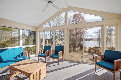 Halfmoon Lake 4BR Home w Game Room, Deck, Dock!