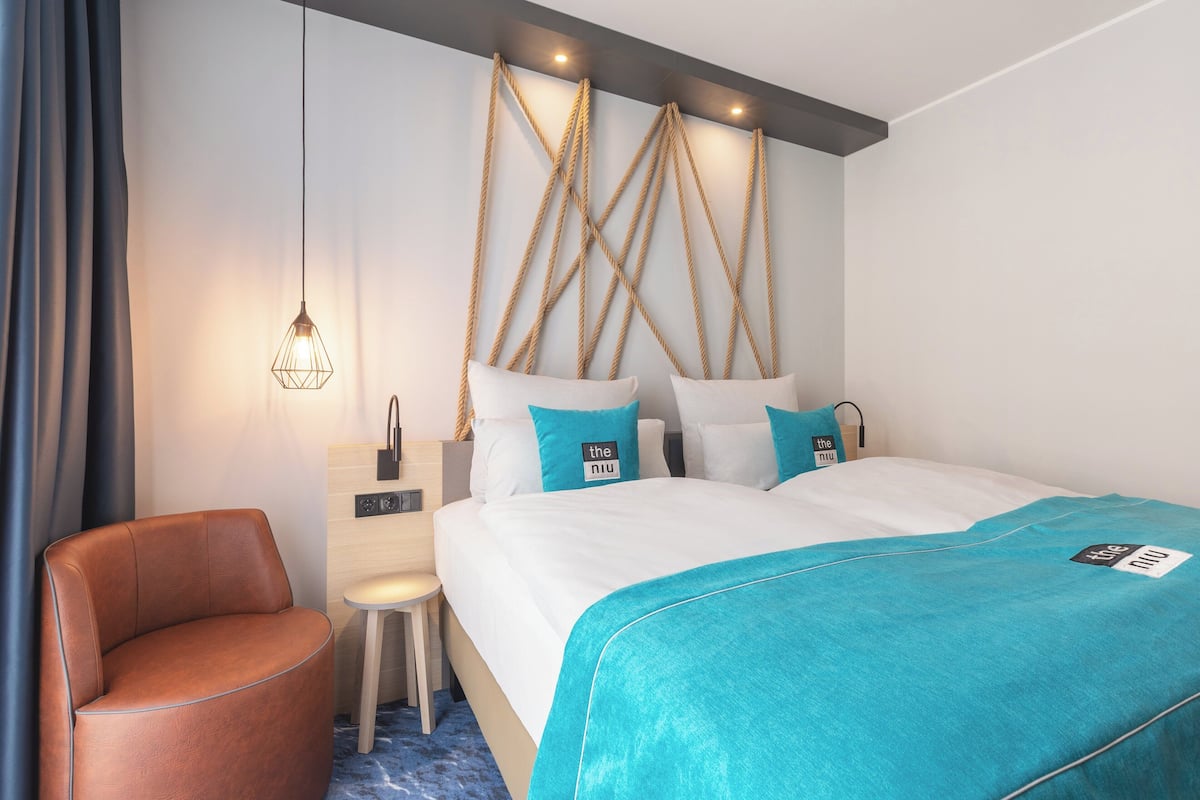 Standard Room, 1 Queen Bed