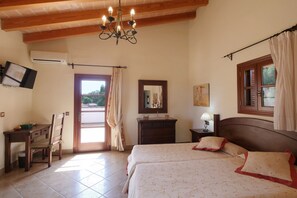 6 chambres, fer et planche à repasser, Wi-Fi, draps fournis