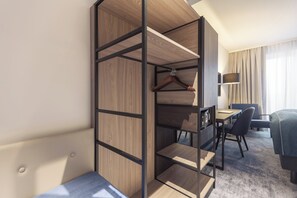 Hypo-allergenic bedding, in-room safe, laptop workspace, soundproofing - Garner Hotel Augsburg Nord by IHG (Gersthofen)