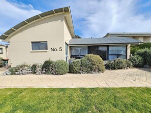 Exterior - No 5 -  Property with an ocean blue back drop (Robe)