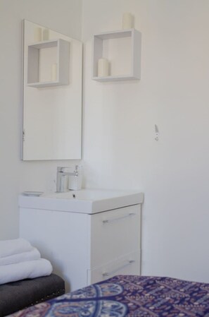 Deluxe Apartment | 3 bedrooms, iron/ironing board, free WiFi - The Best Rent-Apartment near Colosseo (Rome)