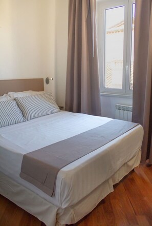 Deluxe Apartment | 3 bedrooms, iron/ironing board, free WiFi - The Best Rent-Apartment near Colosseo (Rome)