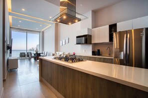 Fridge, microwave, oven, stovetop