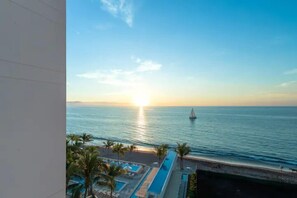 Een infinity pool, een sportzwembad