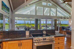 Microonde, forno, piano cottura, lavastoviglie