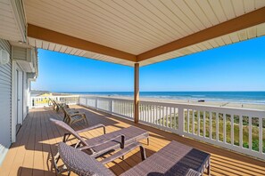 Property grounds - Beach Heaven | Beachfront & Private Elevator (Galveston)