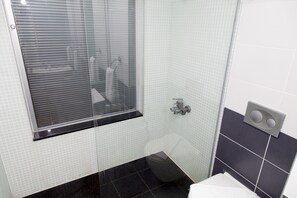 Shower, hair dryer, towels - Mara Palace Hotel (Fethiye)