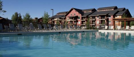 屋内プール、屋外プール