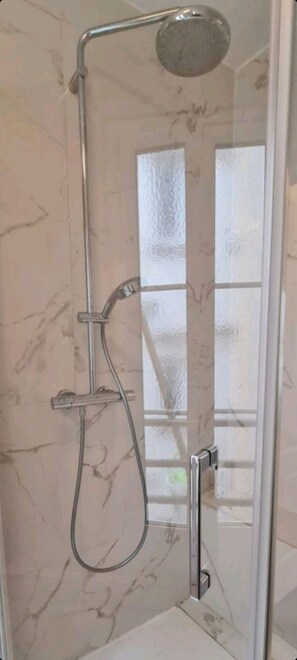 Shower, hair dryer, towels, soap - Kiss me on the Champs Elysées! 1bedRoomApt ♥️4ad2ch Welcome Olympic Games🎖🇨🇵 (Paris)