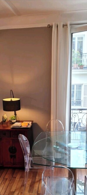 Dining - Kiss me on the Champs Elysées! 1bedRoomApt ♥️4ad2ch Welcome Olympic Games🎖🇨🇵 (Paris)