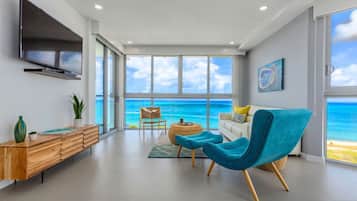 Superior Room, 3 Bedrooms, Balcony, Ocean View | Living area | Smart TV