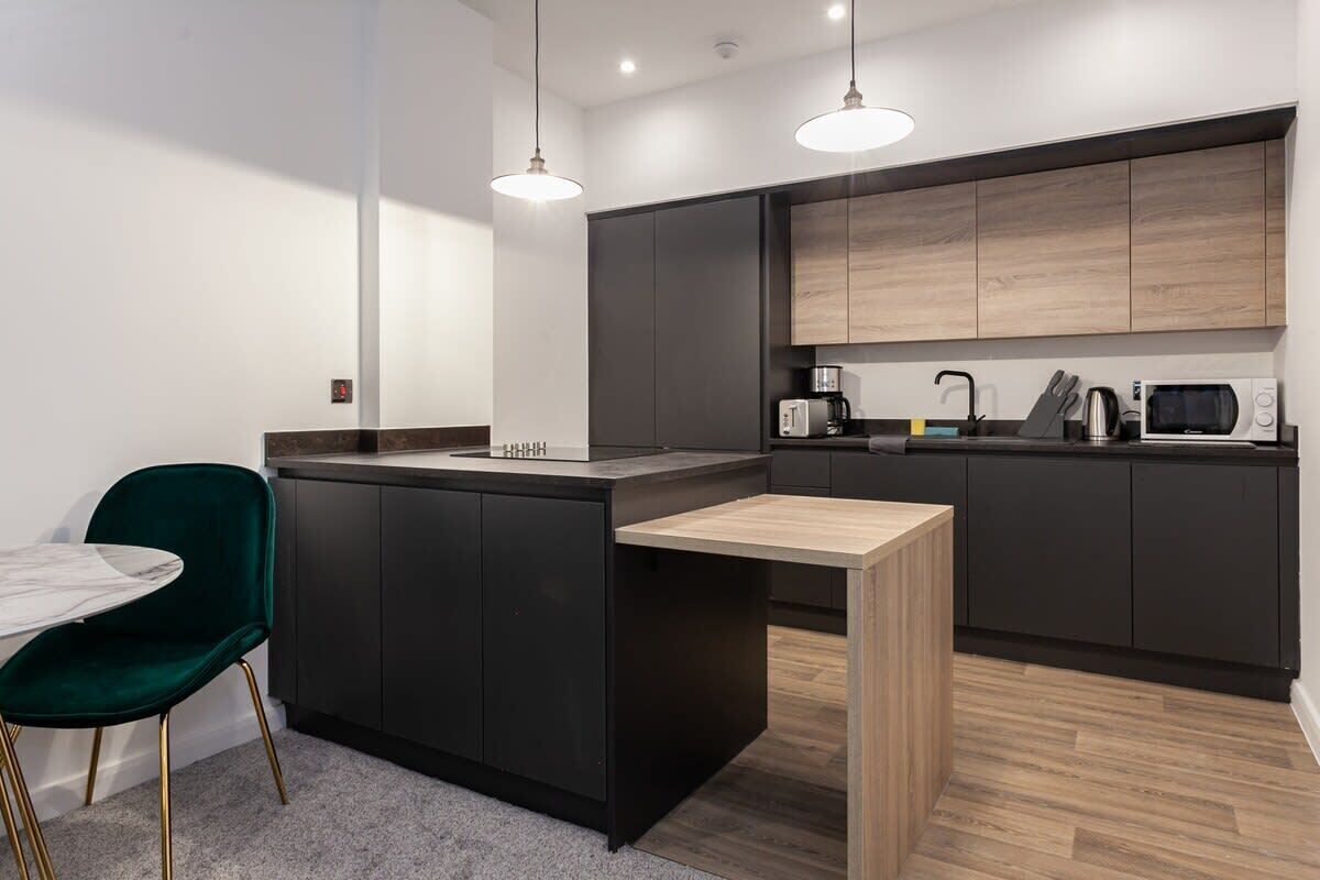 Kühlschrank, Mikrowelle, Ofen, Herdplatte