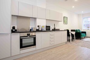 Fridge, microwave, oven, stovetop - Modern & Stylish 1 Bedroom Apartment in Bolton (Bolton)