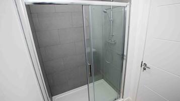 Shower, hair dryer, towels, shampoo