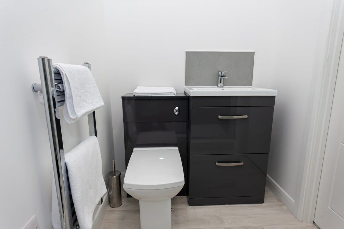 Shower, hair dryer, towels, shampoo
