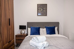 1 bedroom, iron/ironing board, WiFi, bed sheets - Lovely Open Plan 1 Bedroom Apartment in Bolton (Bolton)