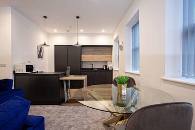 Lovely Open Plan 1 Bedroom Apartment in Bolton