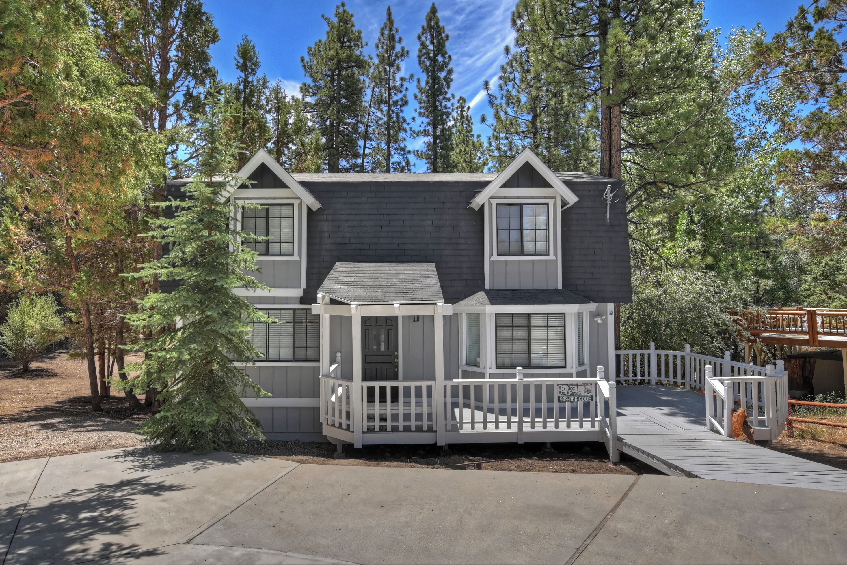 Classic mountain haus with private hot tub, BBQ, large deck and more!