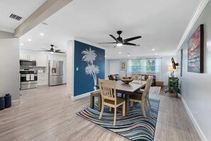 Dining - Spacious Oasis! Pool, outdoor bar& kitchen, private playground, pool table! (Dania Beach)