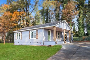 Exterior - Charming 3bedroom 2.5 bath entire home in Marietta, Georgia (Marietta)