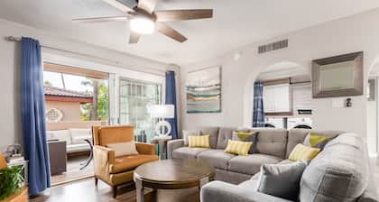 Desert retreat, 3 pools, free parking, PAC MAN, Sleeps 8, Pickleball, Internet