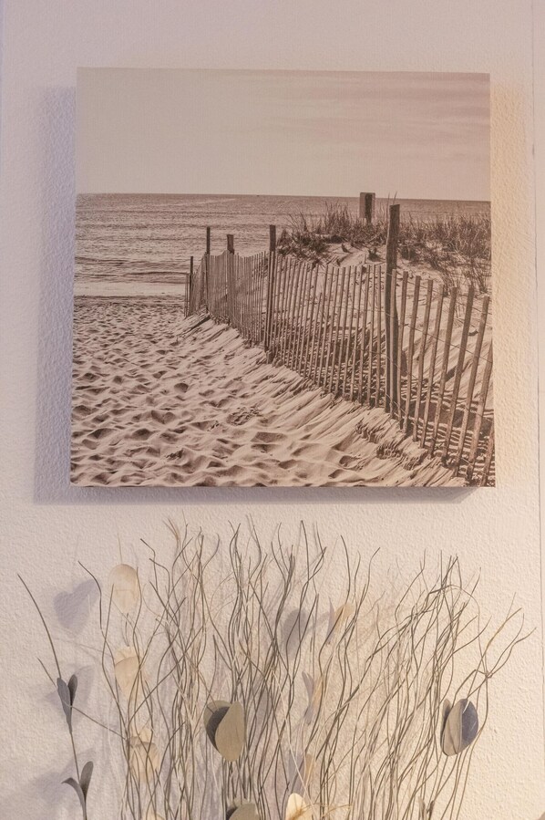 Unclassified image, 1 of 18, button