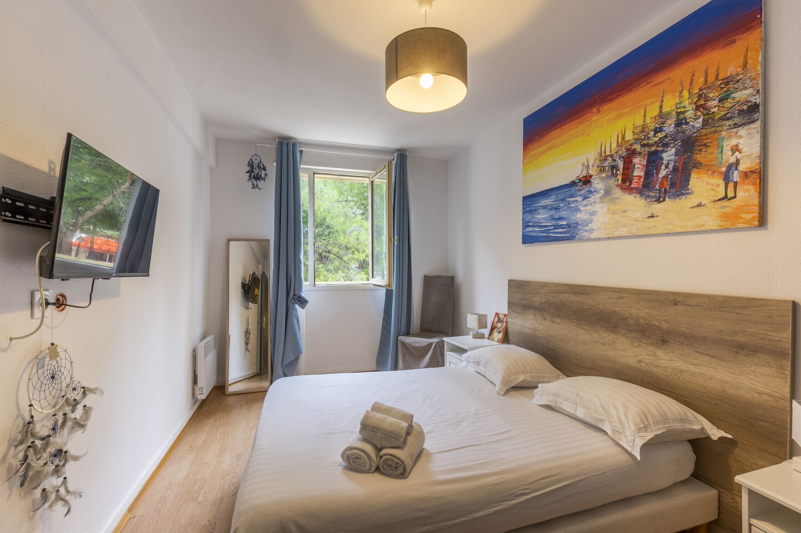 2 slaapkamers, een strijkplank/strijkijzer, gratis wifi, beddengoed