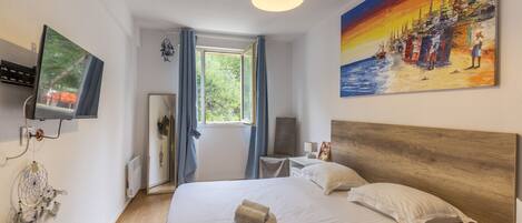 2 makuuhuonetta, silitysrauta/-lauta, ilmainen Wi-Fi, vuodevaatteet