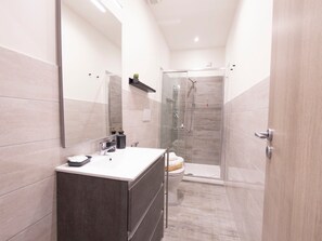 Deluxe Apartment | Bathroom - The Best Rent-Flat near Termini Station (Rome)