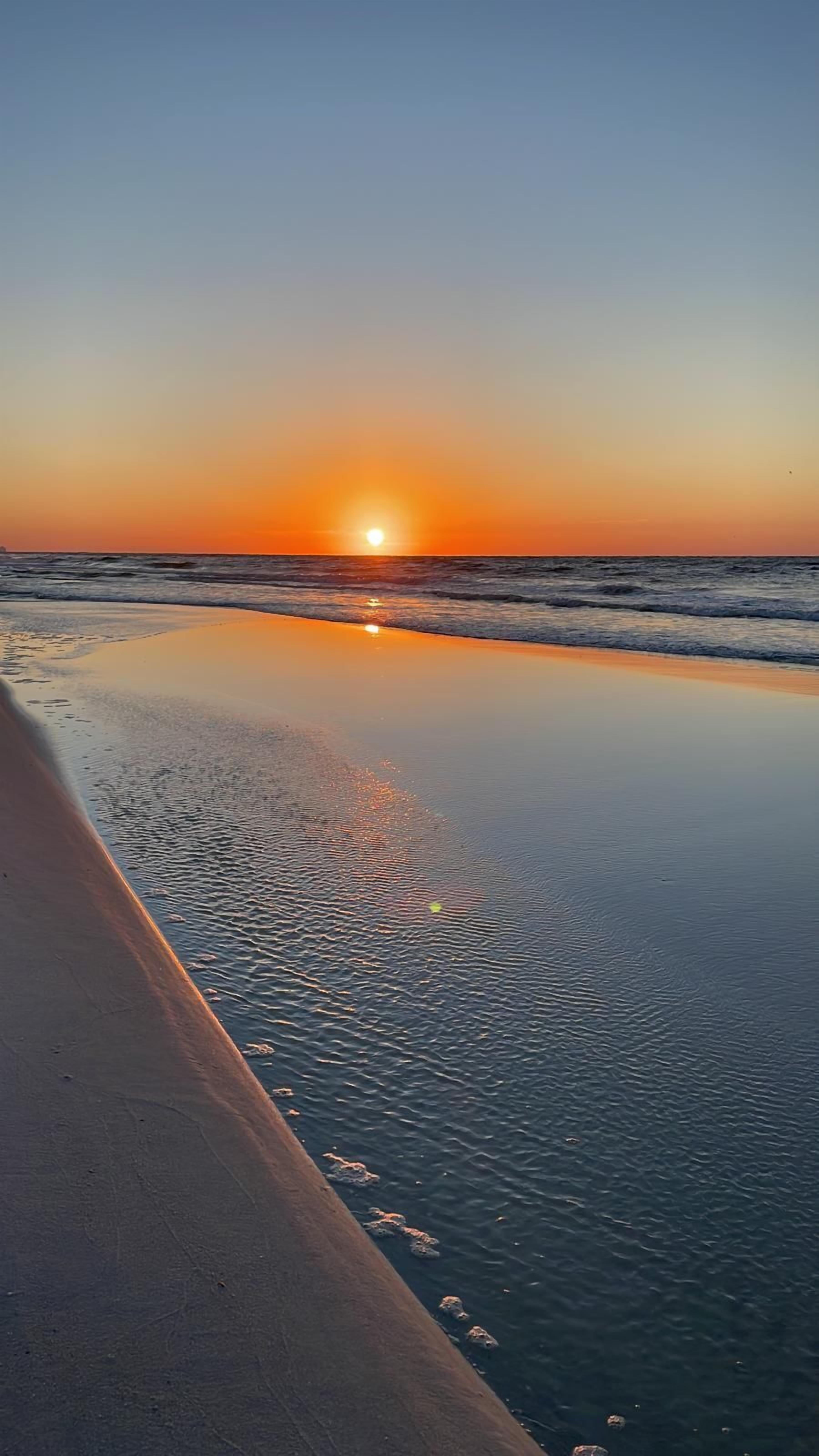Beach nearby, sun loungers