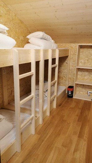 1 Bed in Basic Shared Dormitory | Wifi gratis y ropa de cama